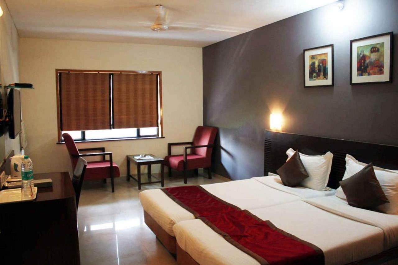 Sukh Hotel Bombay Exterior foto